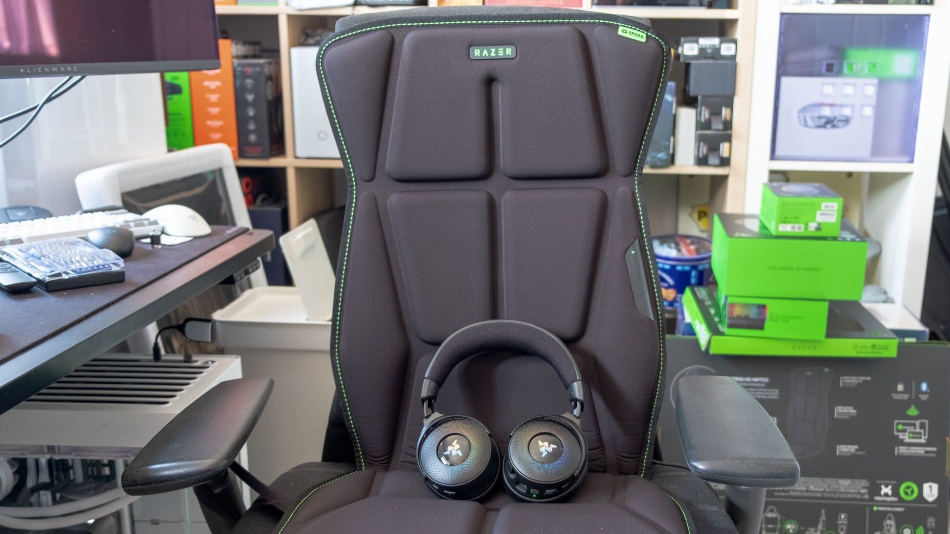 Featured image Razer Freyja buttrumbling haptic gaming cushion review
