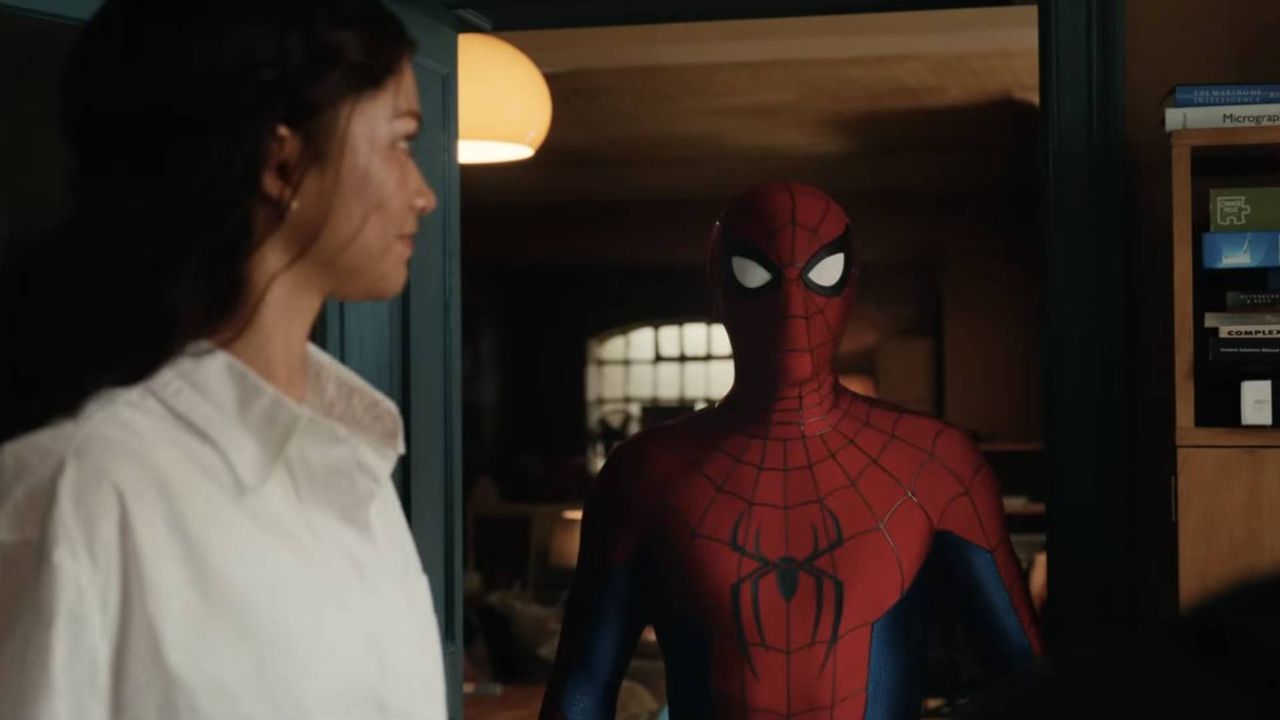 Featured image SpiderMan trailer rewinds MCU for Peter MJ gut punch and Savage Hulk fight