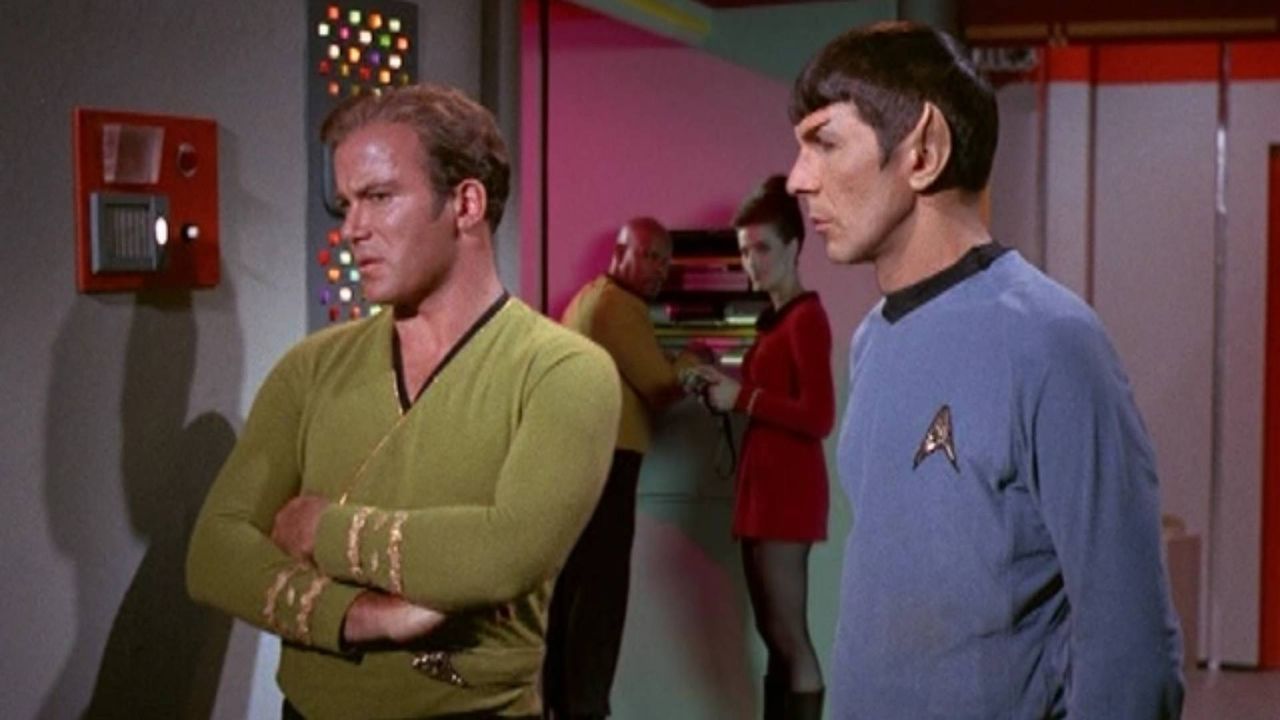 Featured image Leaked Lego Star Trek bridge looks stunning fans argue over price