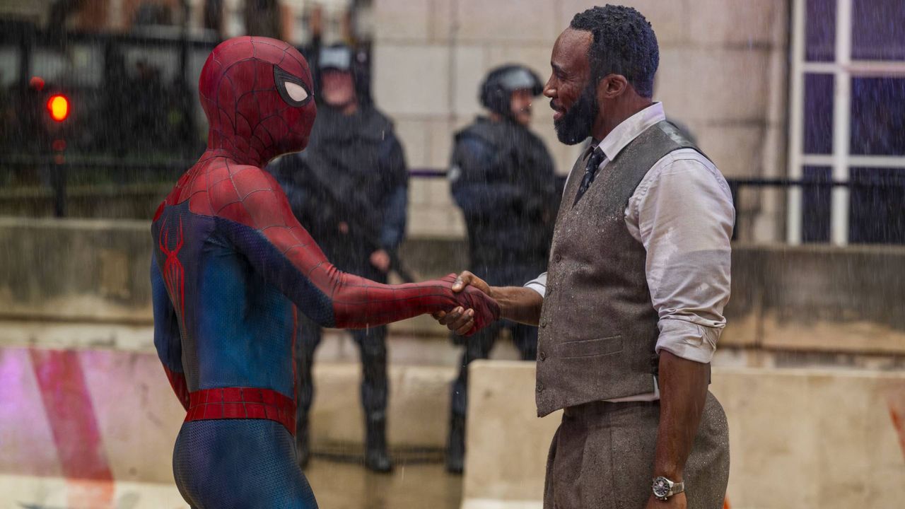 Featured image SpiderMan Theory Who knows Peter Parkers secret at the end