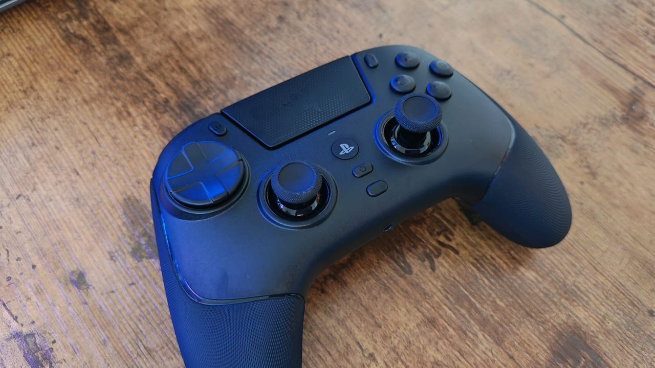 Featured image Save 113 on a PS5 controller get this Razer alternative