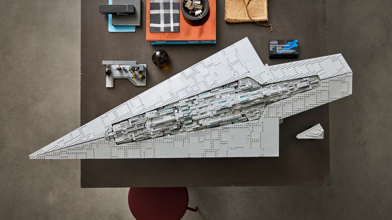 Featured image Bigger than Titanic Lego Star Wars set