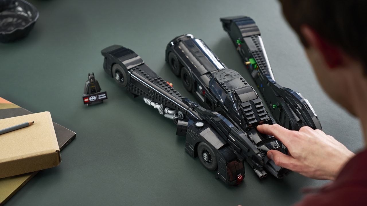 Featured image Lego Batmobile looks great but minifigures are missing