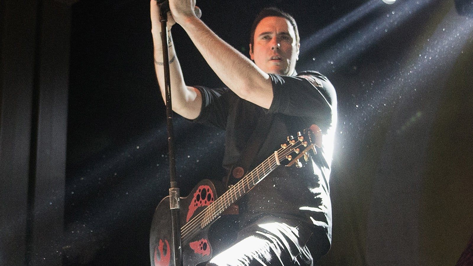 Featured image Frontman stops concert to fight Fallout 4 Modder feud