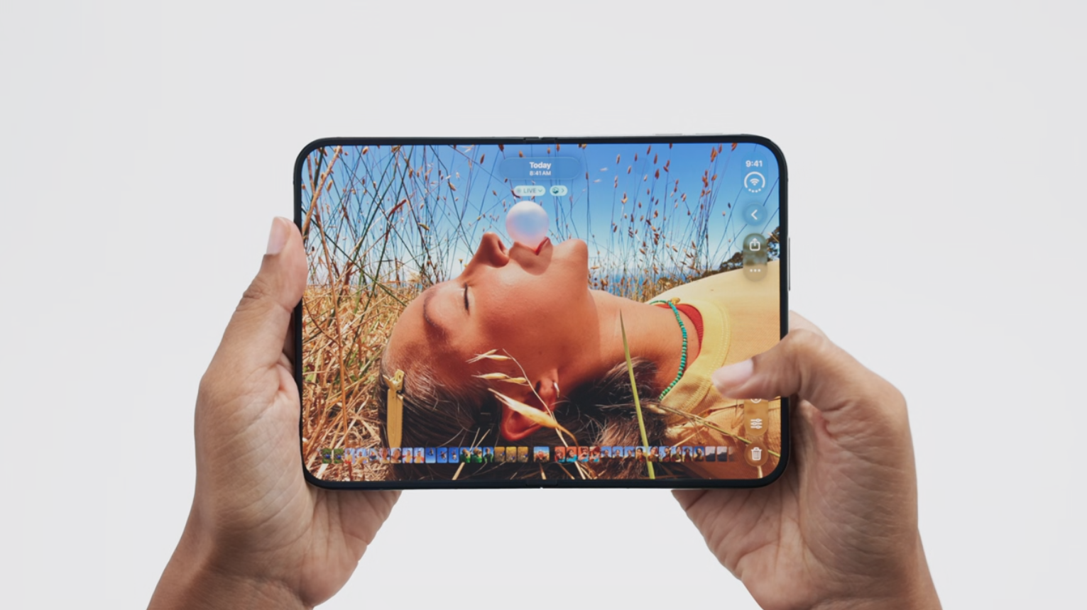 Featured image iPhone Duo foldable gaming unlocked