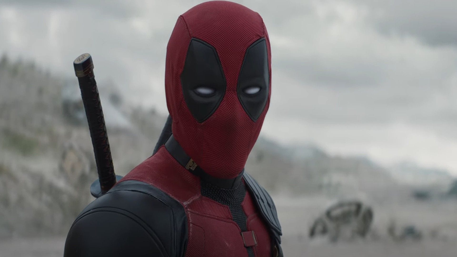 Featured image Ryan Reynolds suits up as Deadpool on set for Wolverine movie