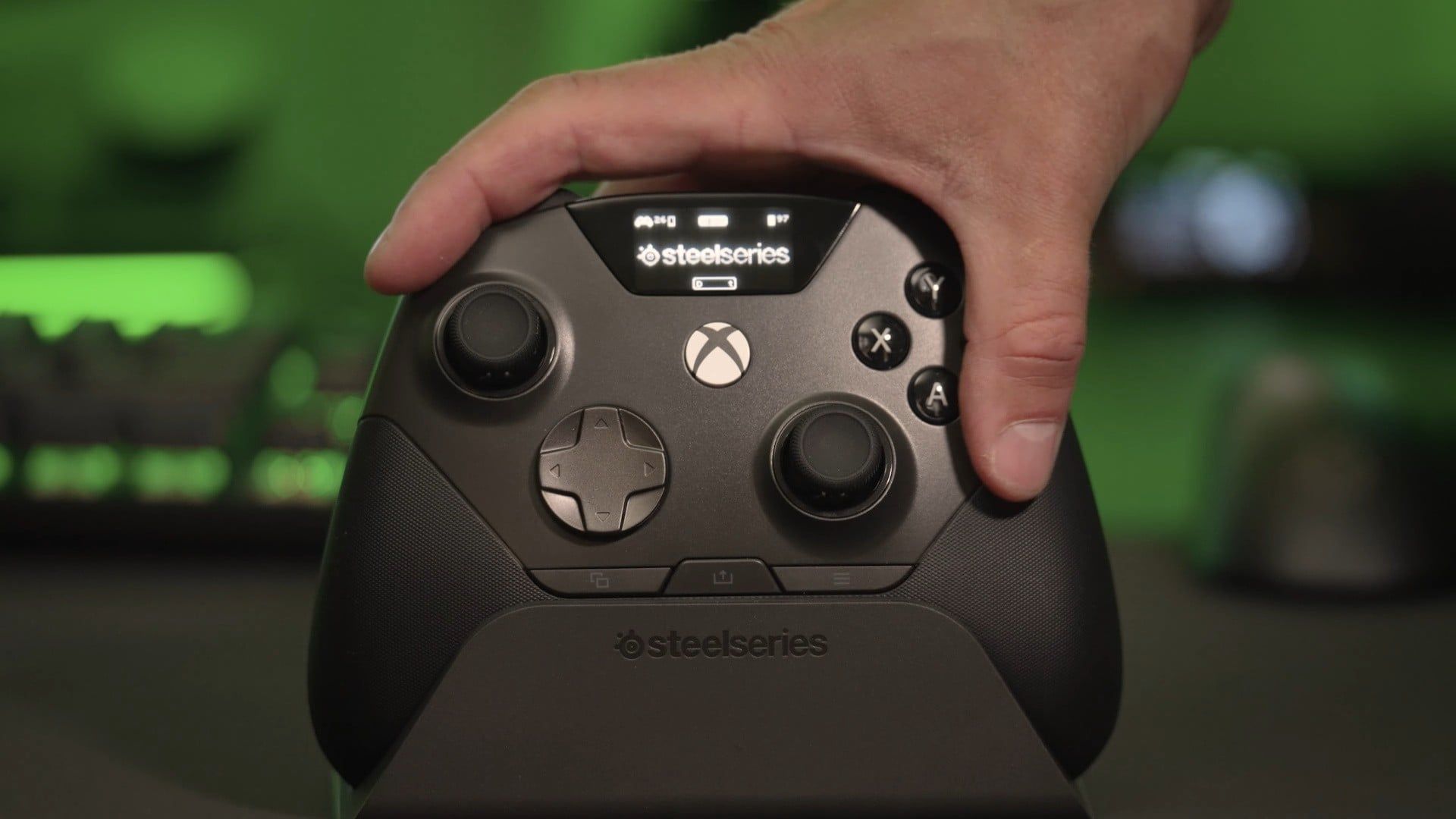 Featured image SteelSeries Aeon Pro Xbox Controller with OLED screen and unlimited battery