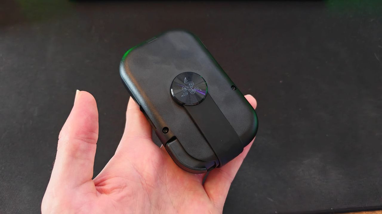 Featured image Foldable Razer controllers fit in your pocket