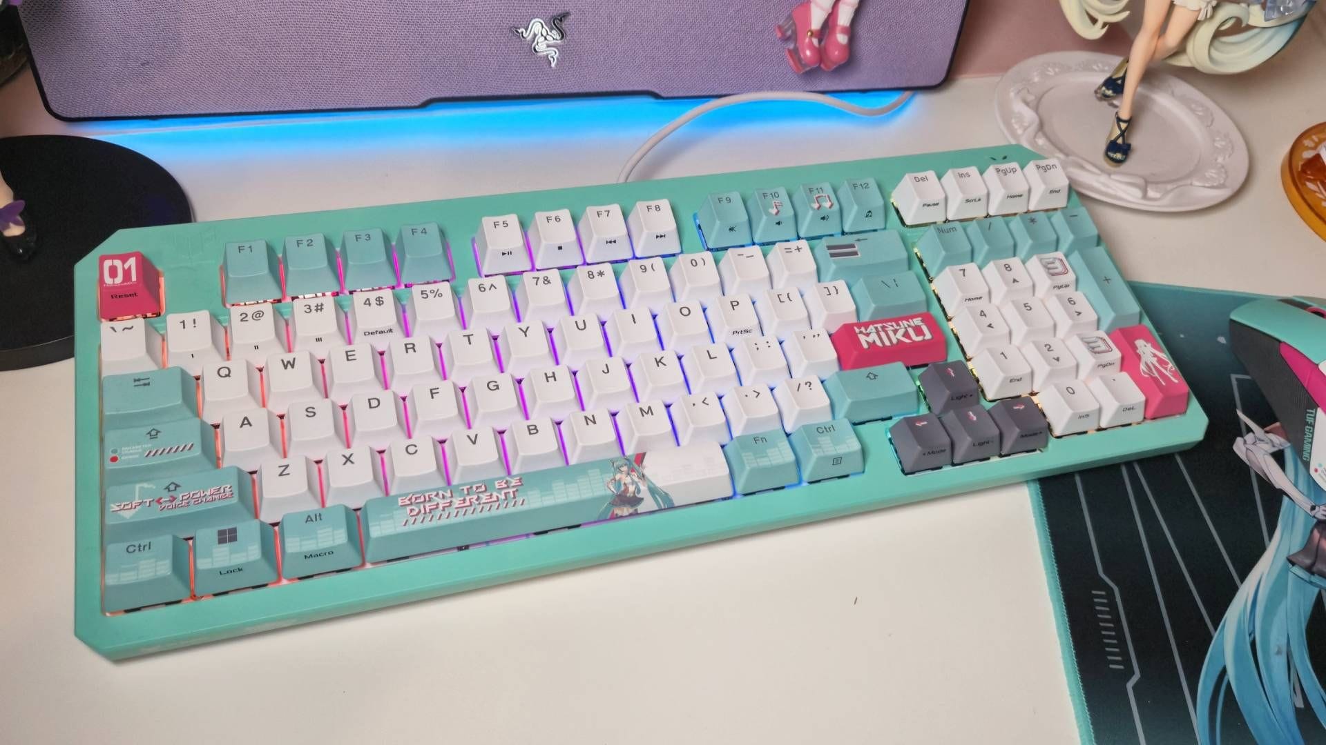 Featured image Hatsune Miku keyboard and mouse deals are here